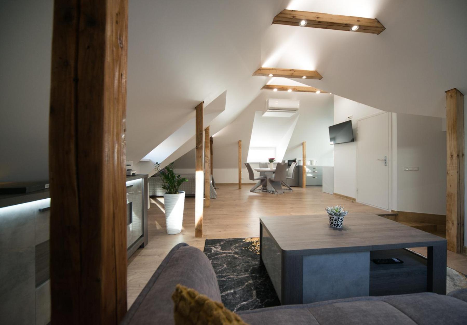 Petro Delux Apartments Kaunas Exteriör bild